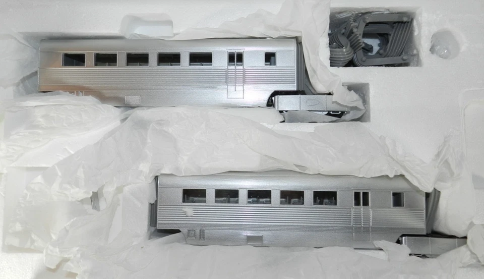 New in Box - Rail King 30-2186-1 Burlington Pioneer Zephyr Set w/ Proto Sound - Image 4 of 4