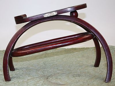 FOOTSTOOL. MANUFACTURED THONET. GRIFÉ ESCODA. CZECHOSLOVAKIA. CIRCA 1900.