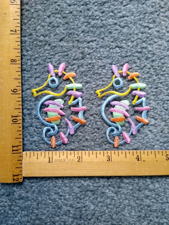 LOTE DE 2 HERMOSOS PECES CABALLITO DE MAR TROPICAL HIERRO EN PARCHES ENVÍO GRATUITO Foto 2 de 2