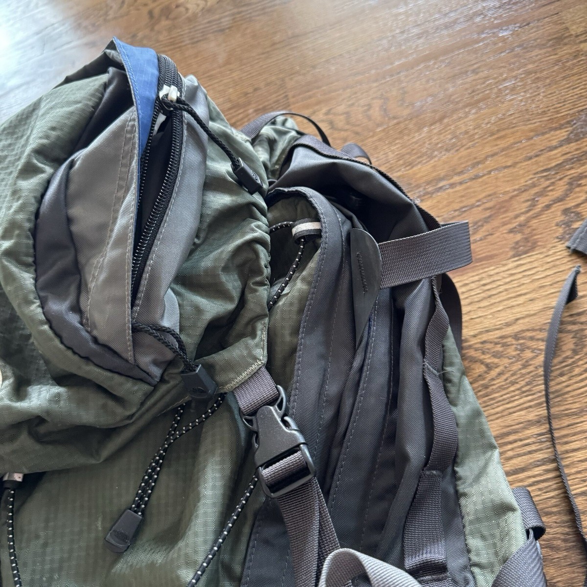 The North Face Hiking Backpack Crestone 60 Grey/Green Internal