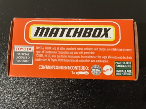Matchbox Toyota Hilux, Green Pickup, 1/64. 2018 Edition. New In Box. - Picture 3 of 3