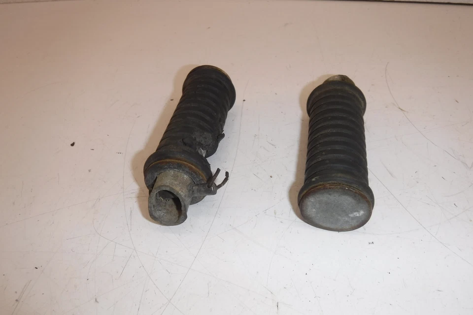 Suzuki TC185 1974 reposapiés izquierdo derecho clavijas pasajero trasero Foto 4 de 4