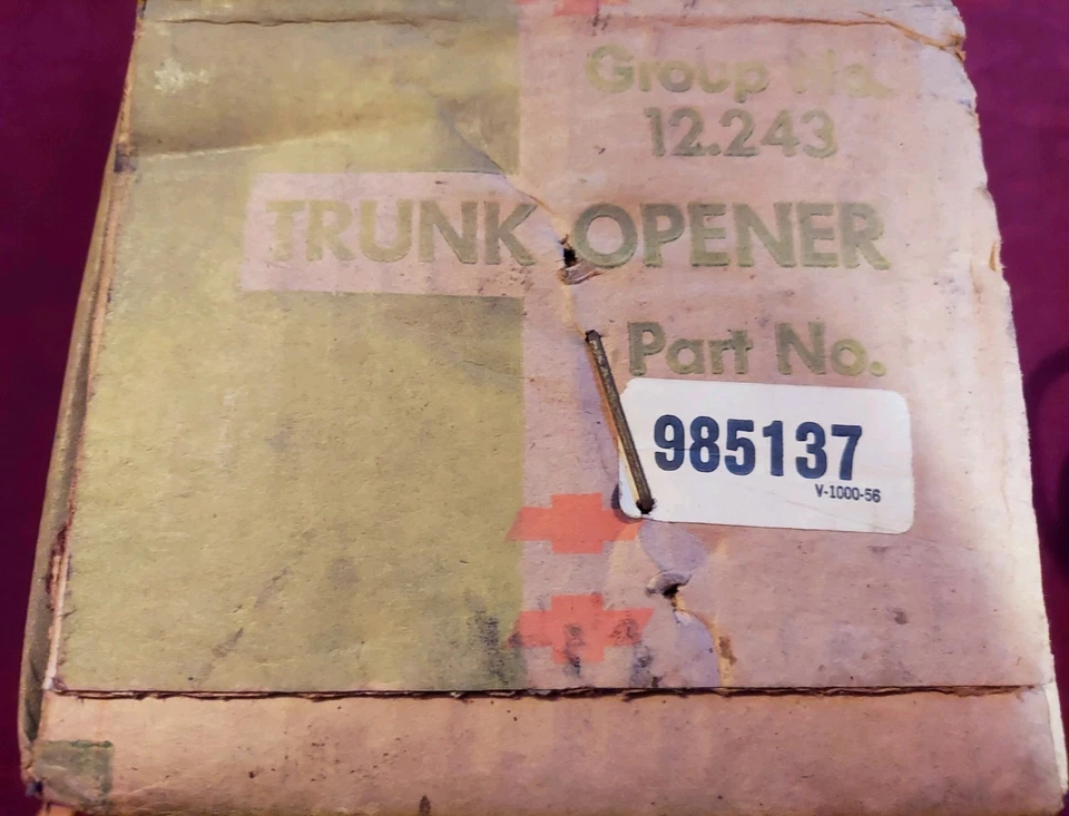 1961 1962 Chevrolet Impala New Old Stock Vaccum Release Trunk Opener  - Imagem 2 de 4