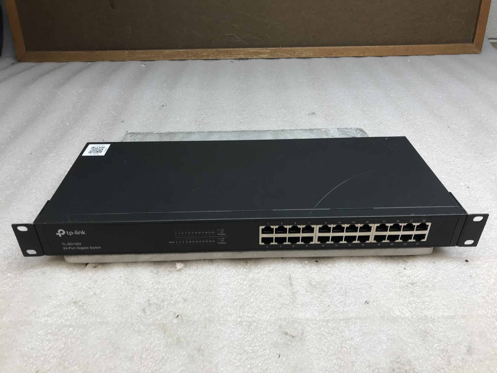 TP-LINK TL-SG1024S 24 Port Ethernet Unmanaged Switch with Power Cables