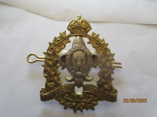 CANADIAN ARMY- LE REGIMENT DE  MAISONNEUVE  WW2 KINGS CROWN CAP BADGE