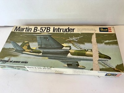 1968 ~ Revell ~ Martin B-57B INTRUDER ~ Vietnam Attack Bomber ~Open Box No Decal
