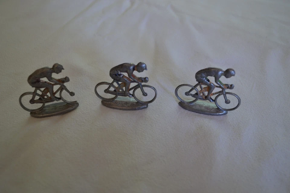 LOT DE 2 COUREURS CYCLISTES DES ANNEES 1950/60 ALU VELO - Photo 2/4