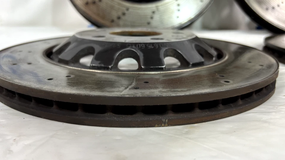 Комплект оригинальных передних 375 мм и задних 330 мм просверленных тормозов для Audi RS5 Sportback 2018-2023 годов выпуска - Изображение 3 из 4