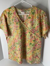 Peaches Uniforms Scrub Top V Neck Fitted Yellow Floral