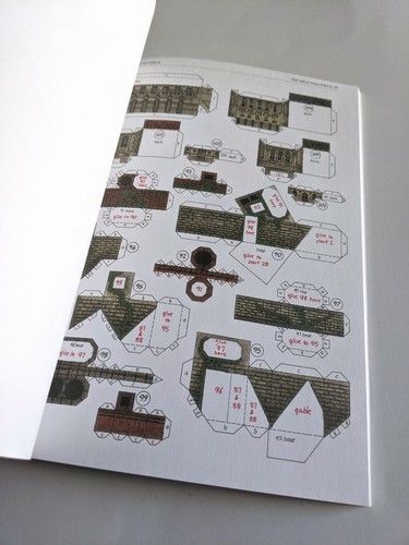 The Unseen University Cut-Out Book by Terry Pratchett (Discworld, Ankh-Morpork) - Picture 7 of 8