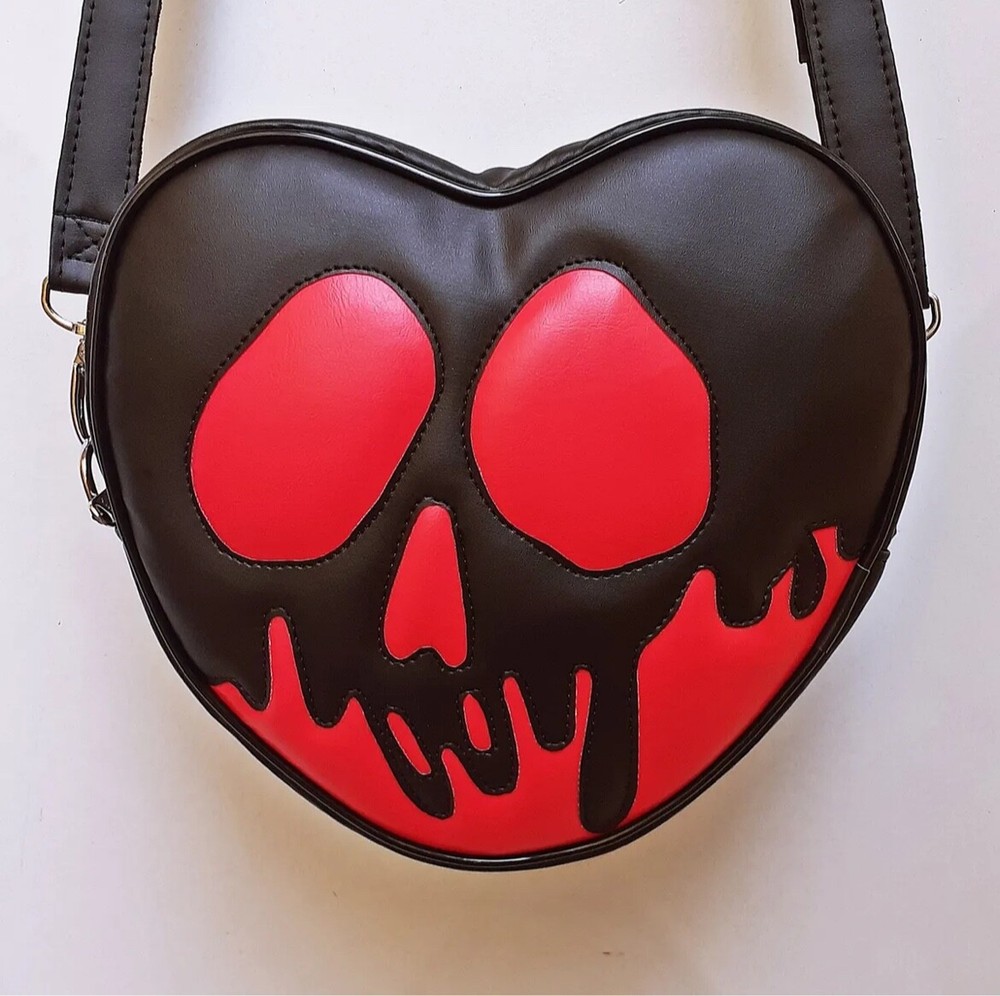 Nara Prado Poison Apple Crossbody Bag Stylish & Unique
