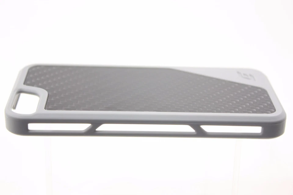 Funda Element Flight 5 para iPhone 5/5S - Gris con Fibra de Carbono Mate Foto 4 de 4