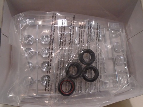 AMT #1483 1/25 Scale 1969 Plymouth GTX Hardtop Model Kit MISSING BODY - Picture 7 of 7