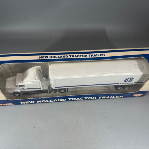 1/64 Scale New Holland Semi Tractor Trailer Ertl 1995 - Picture 4 of 9