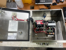 NEW SQUARE D 30A ENCLOSED LIGHTING CONTACTOR 3Ø 120V COIL 600V 8903SMW1V81CFF4T