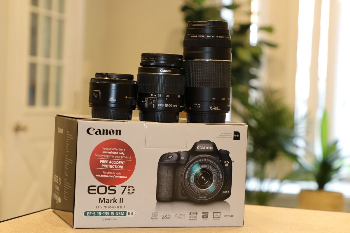 Canon EOS 7D Mark II 20.2MP Digital SLR Camera 18-55mm 75 Canon EOS 7D Mark II 20.2MP Digital SLR Camera 18-55mm 75