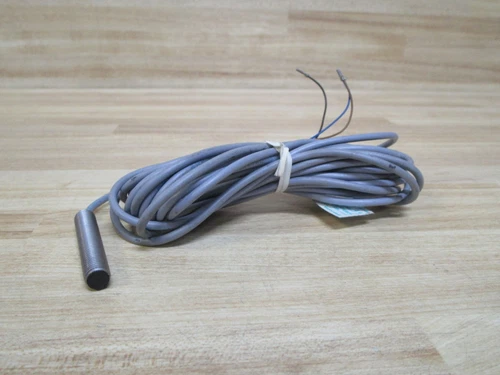 Cutler Hammer E57MAL8T101 Eaton Inductive Proximity Sensor