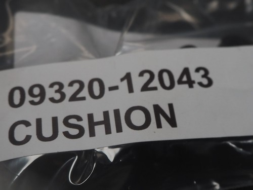 SUZUKI DR800 1992 09320-12043 CUSHION 12948 - Bild 3 von 4