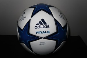 adidas finale 10