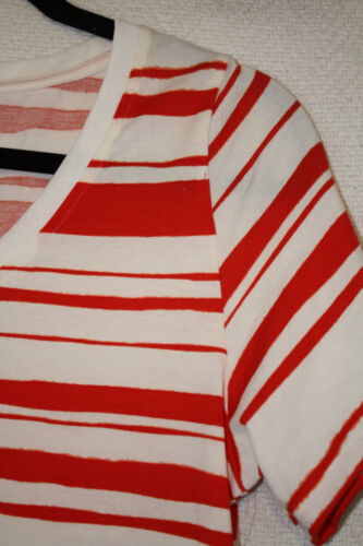 NUEVO CON ETIQUETAS Camiseta LuLaRoe Talla M Camiseta Christy Cuello en V Blanca con Rayas Rojas Manga Corta - Imagen 2 de 4