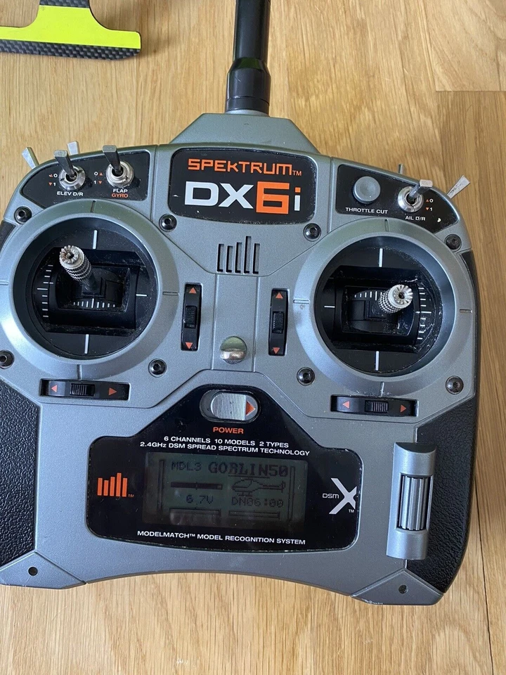 Helicóptero SAB Heli Division Goblin 500 edición limitada con control remoto Foto 2 de 4