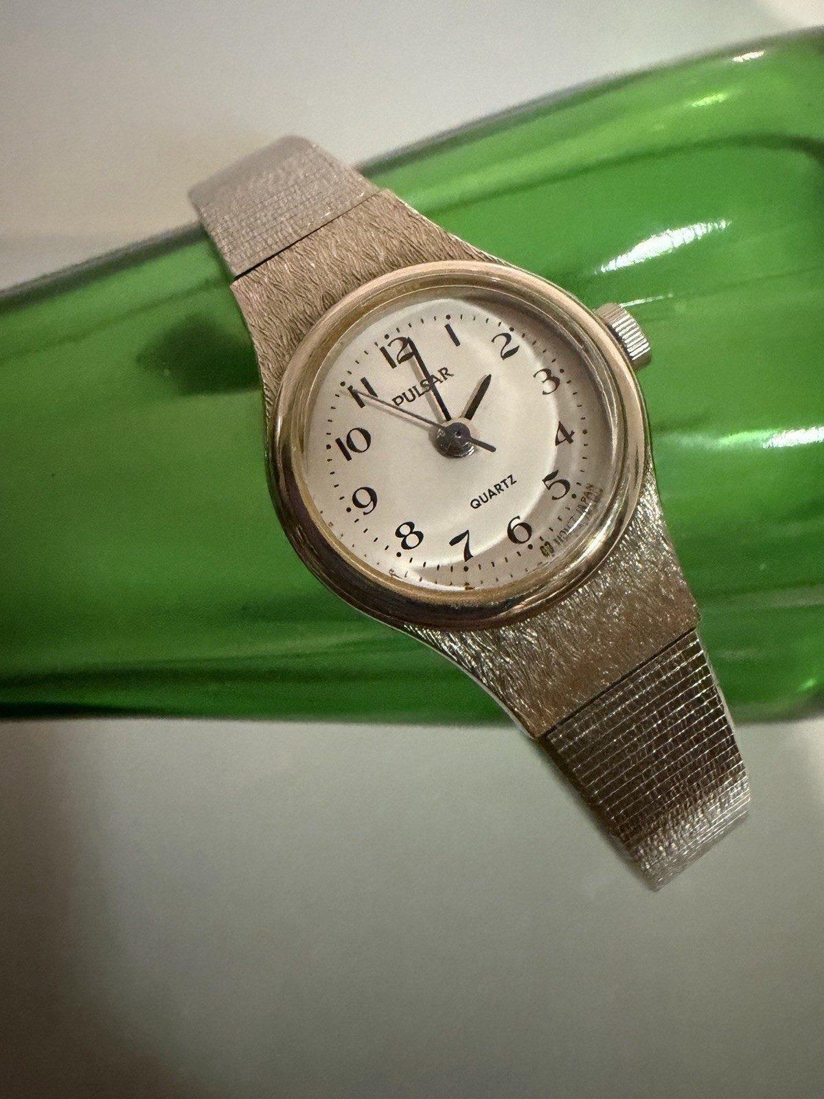 Pulsar Womens Watch 17mm White Dial Silver Tone Bracelet V811-0340  So Dainty