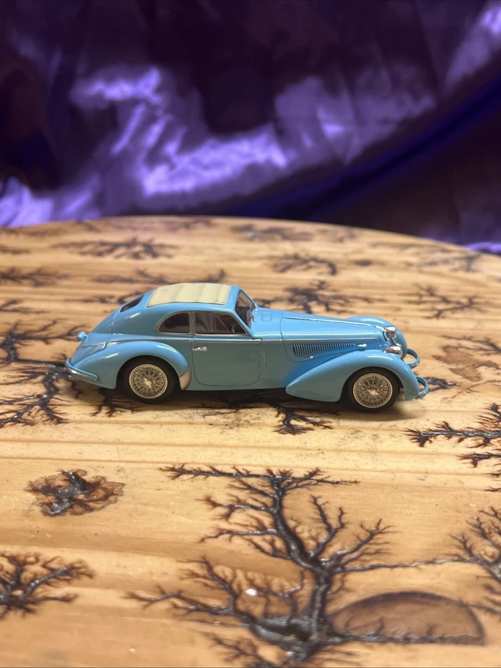 Minichamps escala 1/43 1938 Alfa Romeo 8C 2900 B Lungo azul claro Foto 4 de 4