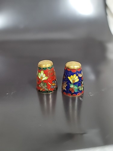 Two Vintage Cloisonne Brass Enameled Floral Thimbles - Picture 3 of 5