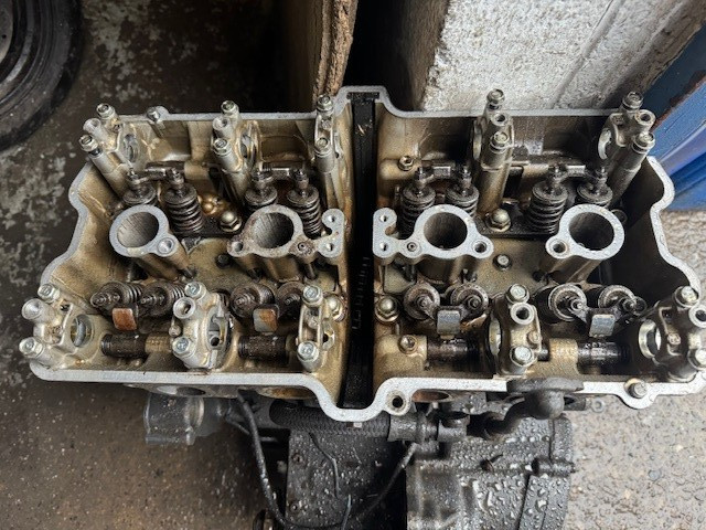SUZUKI GSXR 750 J cylinder head 1988