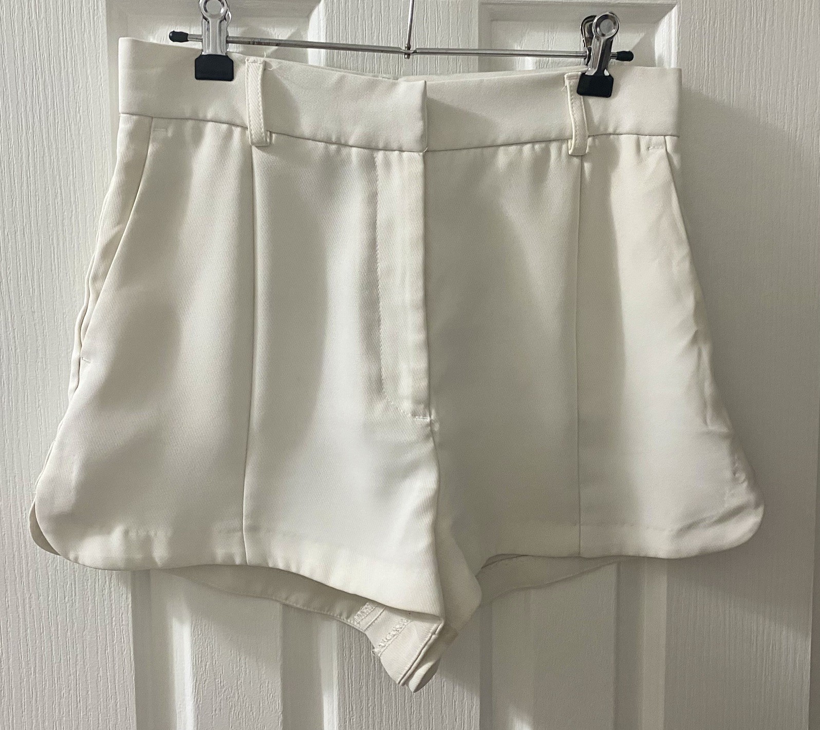 SHEIKE Ladies Cream Off-White High-Waisted Shorts Size 10 (AU8)