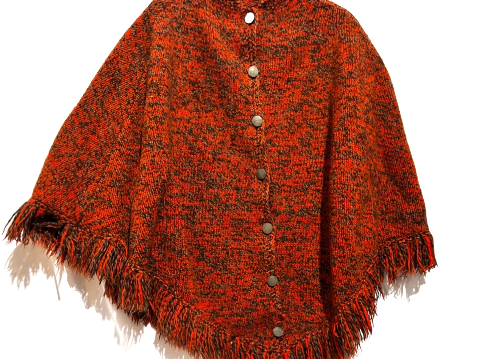 Poncho de punto marrón naranja MCM vintage chal envolvente botón flecos retro cálido boho OS Foto 4 de 4