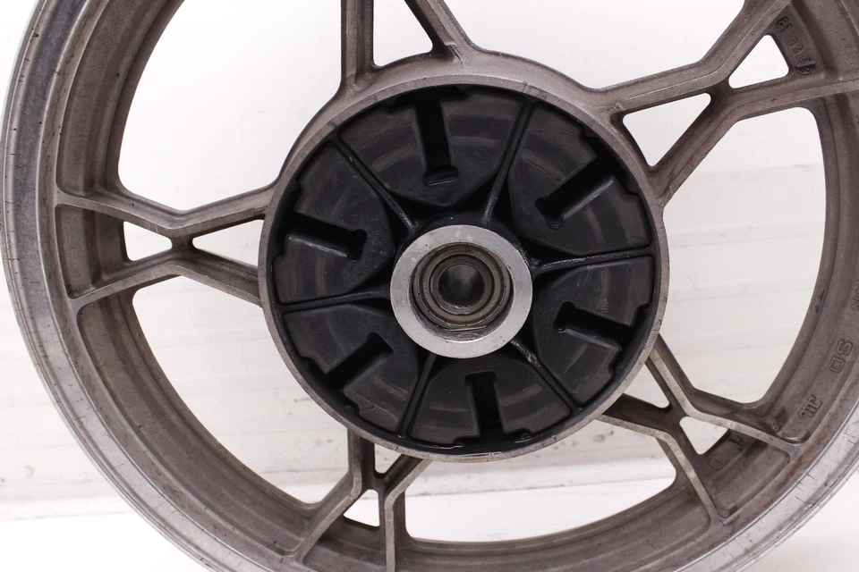 Llanta trasera 82 Suzuki GS750T OEM  Foto 3 de 4