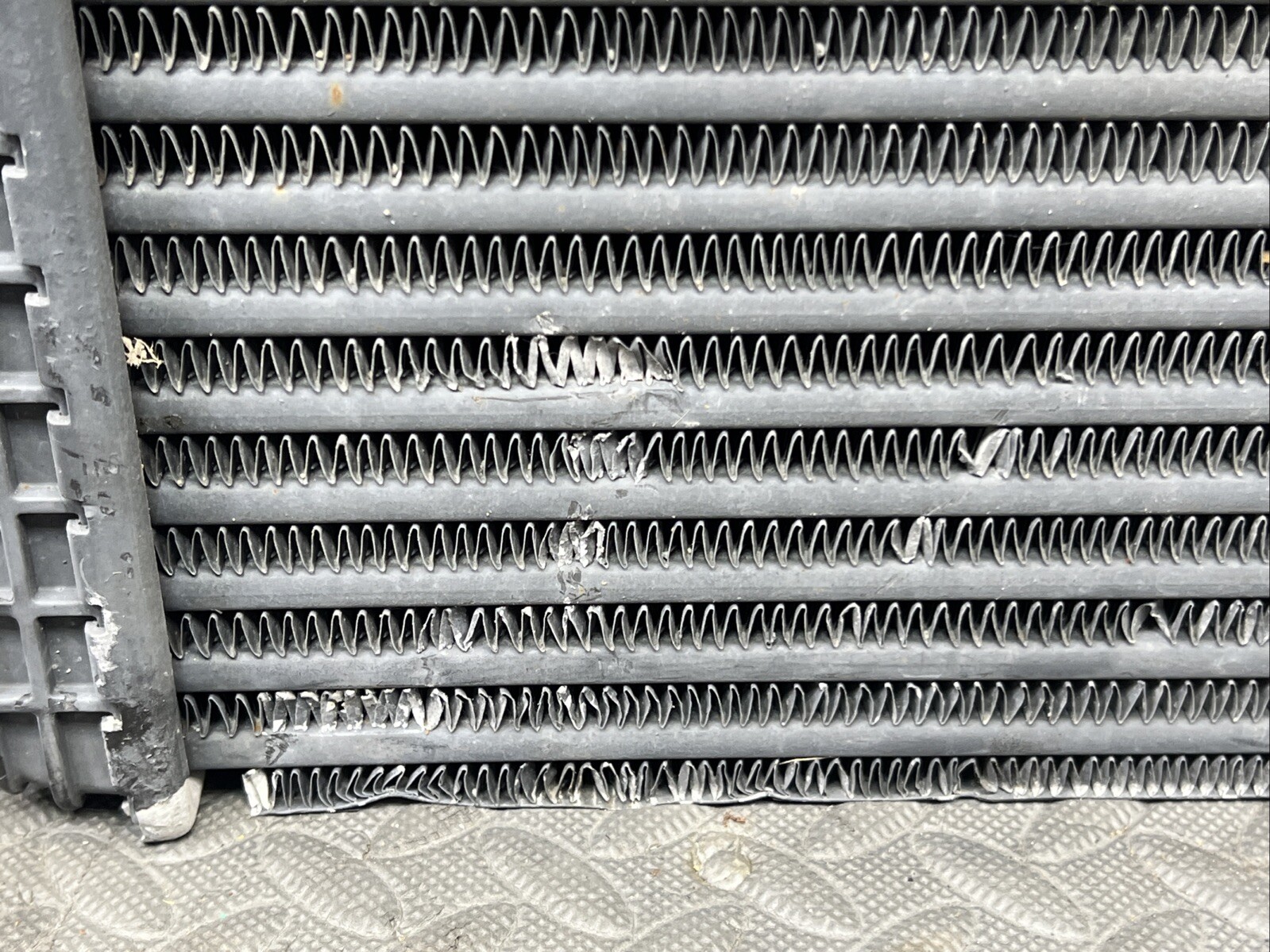 OEM 2014-2019 MASERATI GHIBLI SQ4 3.0L LEFT DRIVER FRONT RADIATOR INTERCOOLER