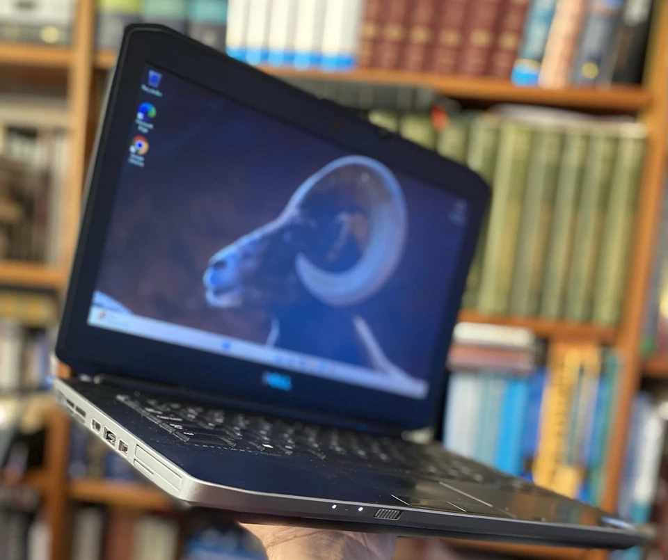 Windows 11 Dell Latitude E5430 2.5 GHz Intel i5 8GB RAM 256GB SSD - Image 3 of 4