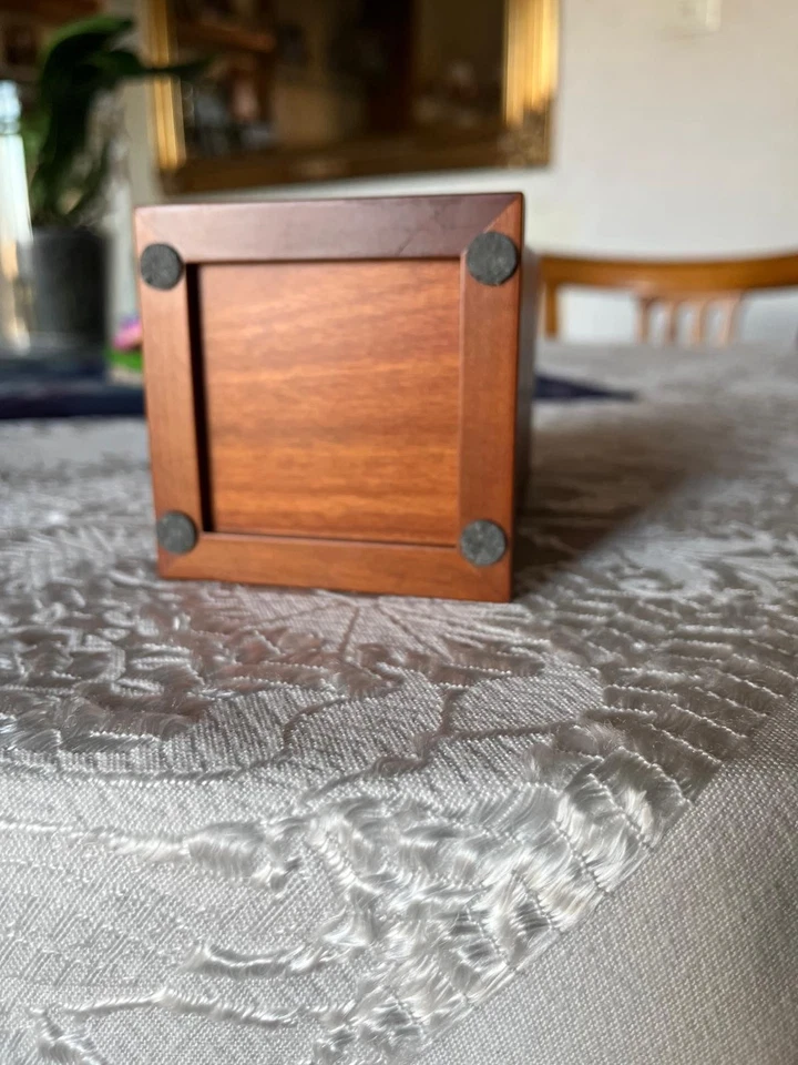 Porta penne adatto a uno studio o casa in legno liscio e argento - Immagine 4 di 4