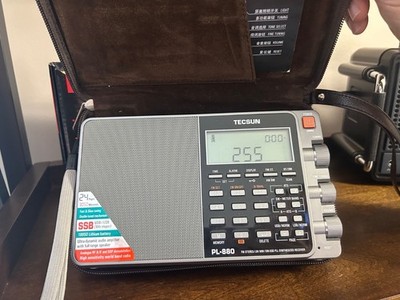 TECSUN PL-880 PLL World Band Receiver Radio, New in-box.