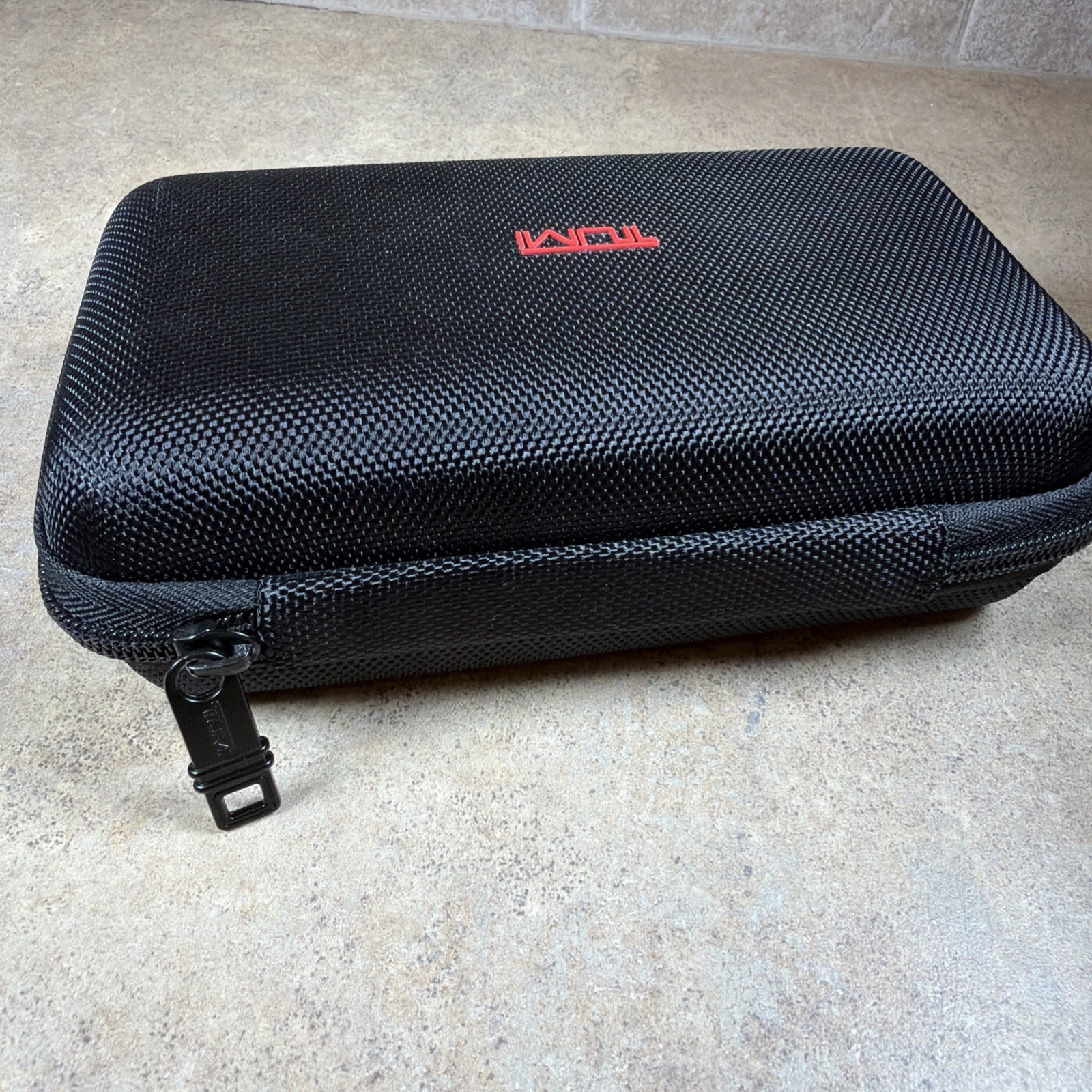 TUMI for Delta Hard Shell Travel Amenity Kit Case Black Zip Pouch Organizer