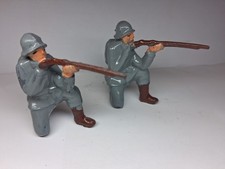 American Metal AM1 German Kneeling W/ Rifle Soldiers