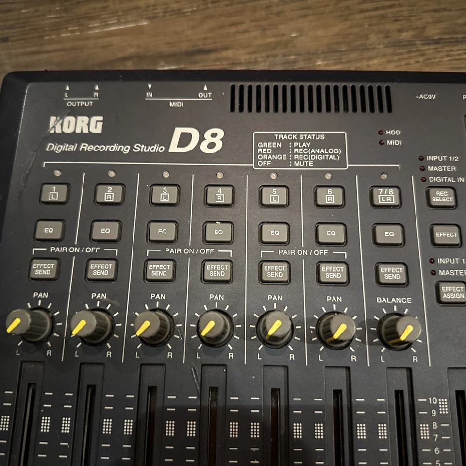 KORG D8 DEGITAL RECORDING STUDIO multitrack recorder - Image 3 of 4