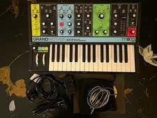 Moog Grandmother Analogue Semi-Modular 32-Key Synth, Spring Reverb, GRANDMOTHER