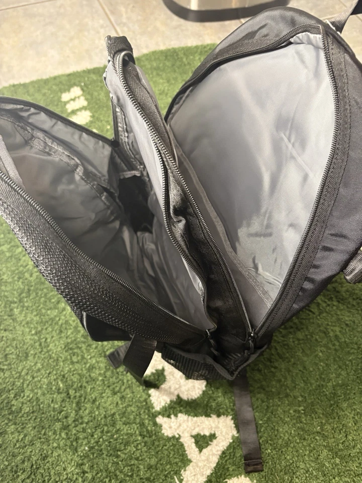 Mochila Supreme negra Foto 2 de 4