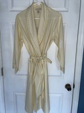Lord  Taylor Vintage Robe with Floral   Rosebud Trim Adorable MeD see Pic c 