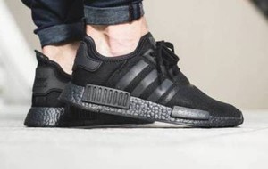 Details zu Adidas NMD R1 Triple Black Boost Solar Reflective Men's Trainers S31508 (PTI) Details zu Adidas NMD R1 Triple Black Boost Solar Reflective Men's Trainers S31508 (PTI)