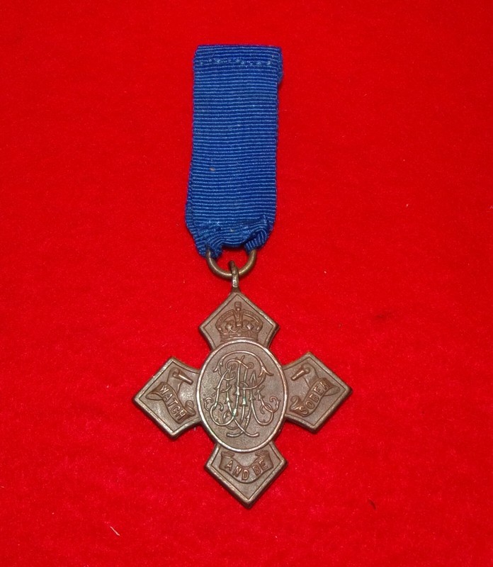 SELECTION OF BRITISH(SCOTISH) INSIGNIA & MEDAL
