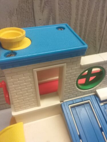 VTG Fisher Price Little People Sesame Street Clubhouse #937 5-Figures - Picture 15 of 24