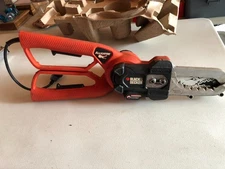 Black & Decker Alligator Lopper LP1000 Mini Chainsaw Cutting Tool with Box #UPST