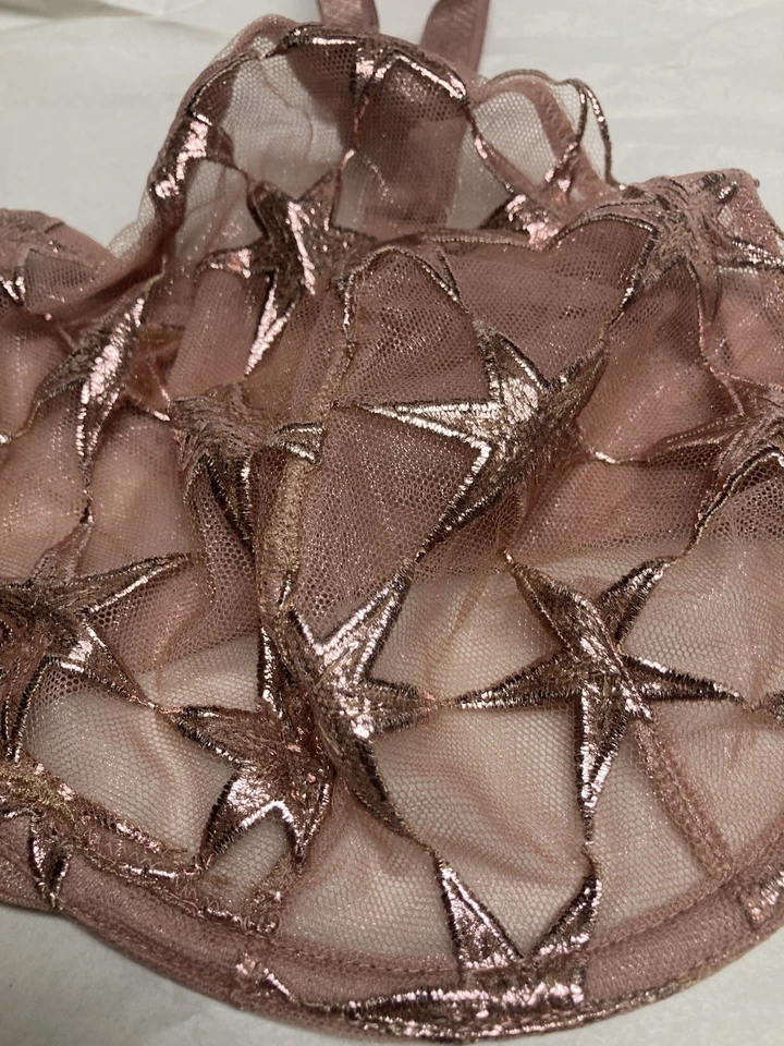 Sujetador Victoria's Secret Sin Forro Corte Bajo Demi Con Estrella Talla 38 DDD Foto 4 de 4