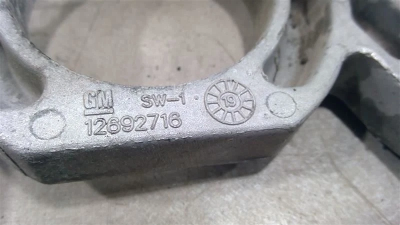 2018-2020 CHEVROLET TRAVERSE TRANSMISSION TRANSFER CASE BRACKET 12692716 - Image 2 of 4