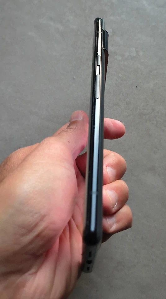 Google Pixel 6 Pro - 128GB - Black/Grey - Unlocked - Display Con Macchie  - Immagine 2 di 4