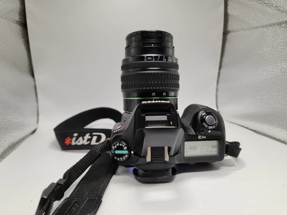 Pentax *ist D L digital camera Kit with Pentax 18-55mm auto-focus zoom lens. - Bild 3 von 4